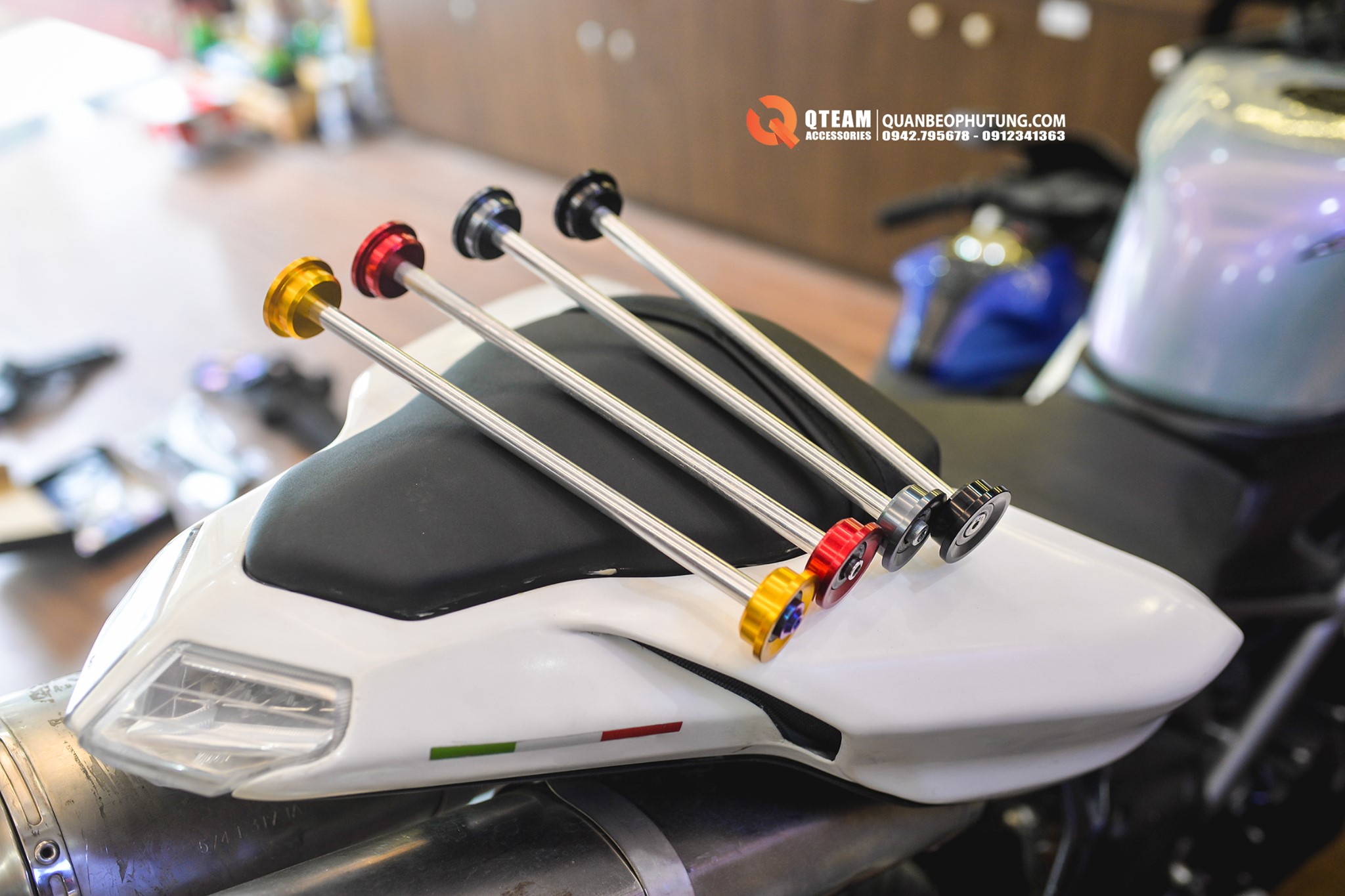 Nắp nhôm GTR chụp khung xe dành cho Honda CB150R - CB300R Plug &amp; Play