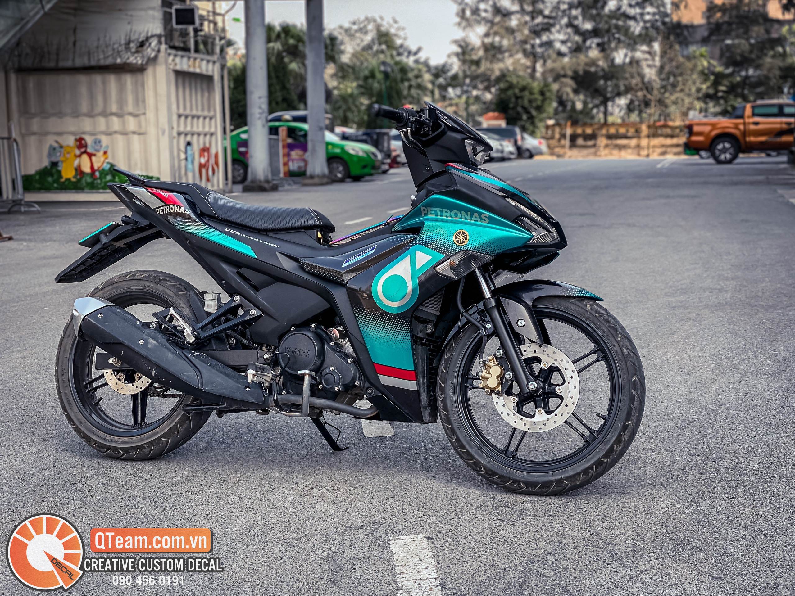 Tem trùm Exciter155 Petronas trắng xanh