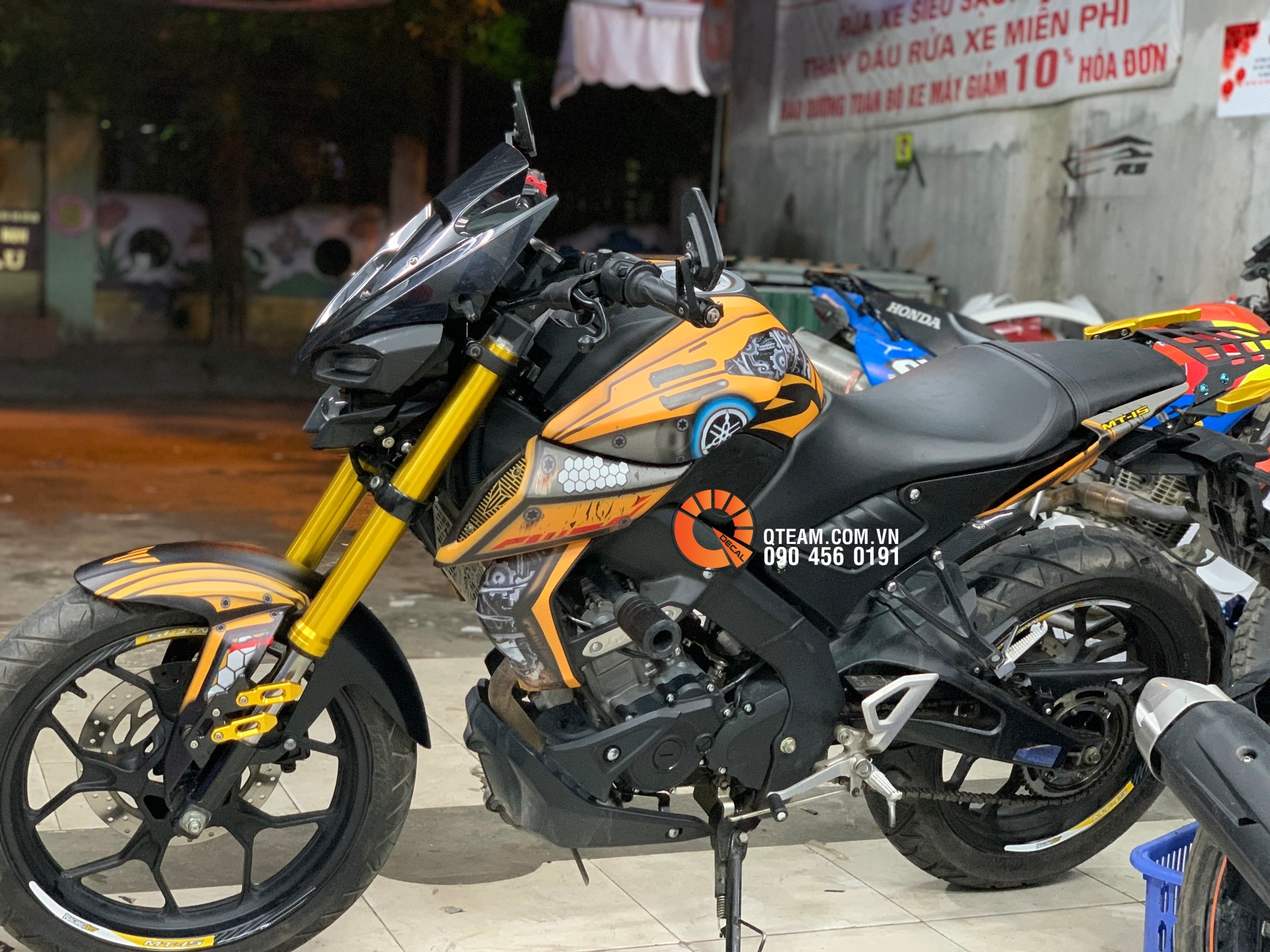 Tem trùm MT15 vàng đen kiểu Bumble Bee Transformer