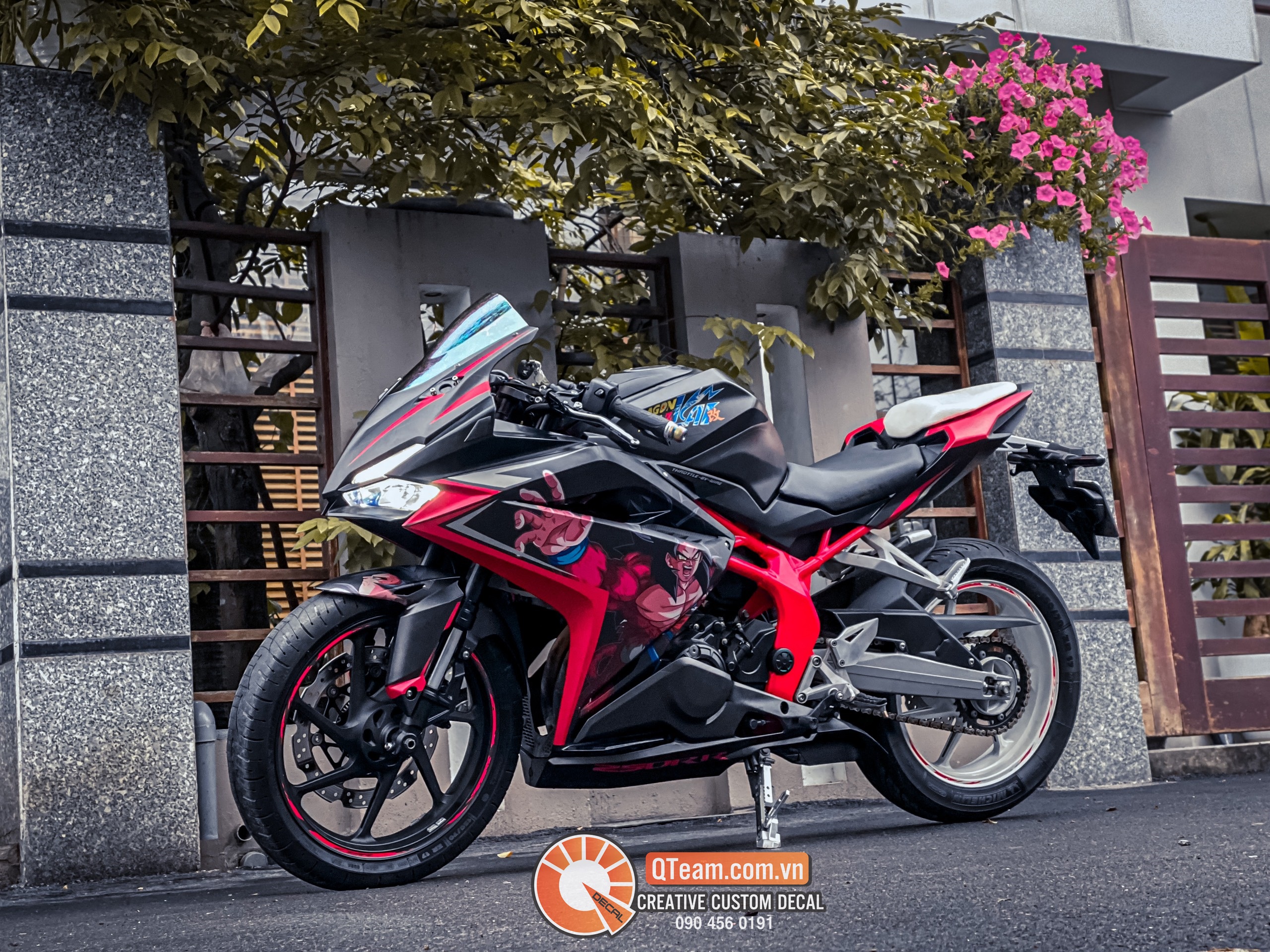 Tem trùm Sogoku cho CBR250R Đỏ đen candy cao cấp