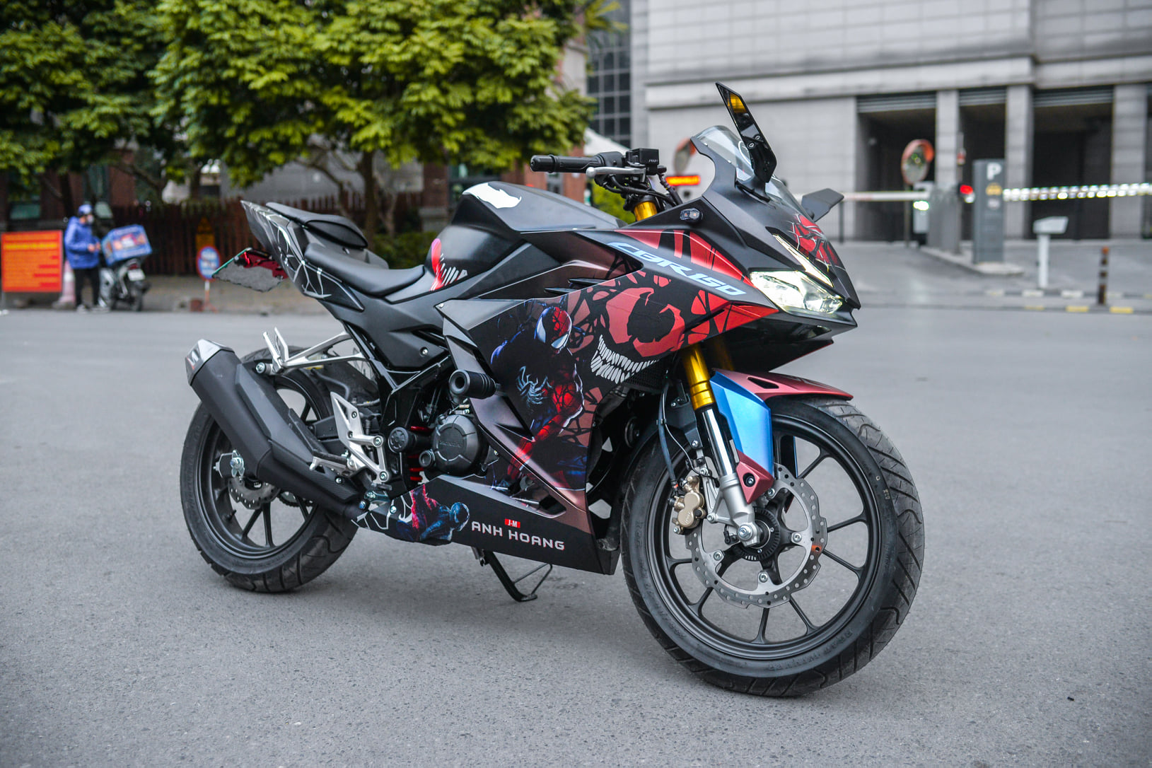 Tem trùm cbr150 spider-man đỏ xanh candy cao cấp