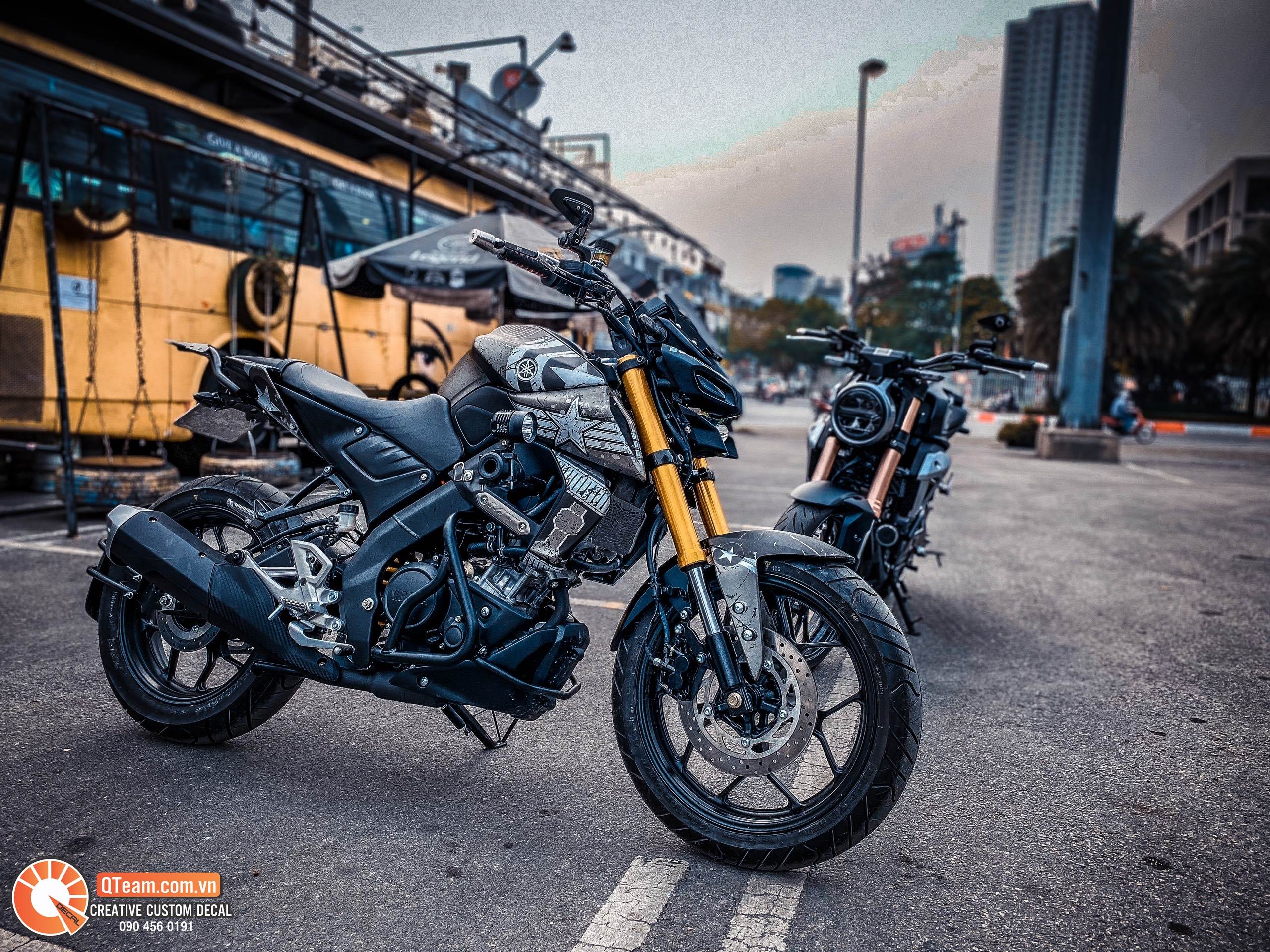 Tem trùm MT15 xám đen và cb150r 2 siêu phẩm trong 1 khung ảnh